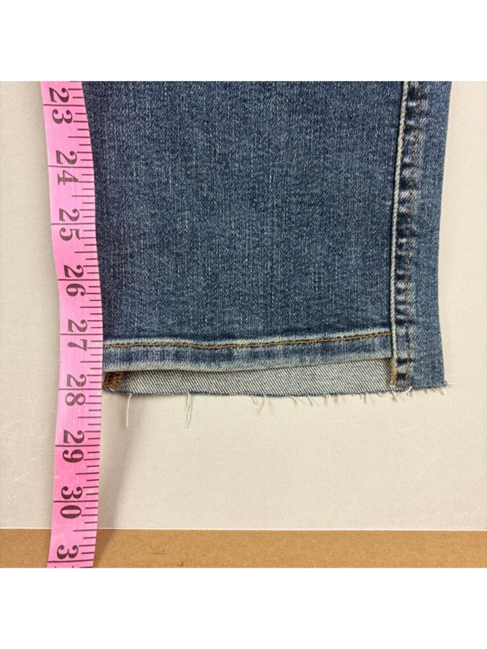 Good American Good Curve Step Hem Straight Leg Jeans Womens 2/26 Indigo Blue - Picture 6 of 11